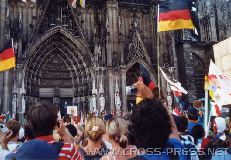 2005.08.18.-papst und menschen Br�ckenbauer unter den V�lkern.